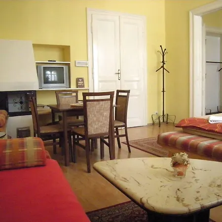 Historical Centre Apartman *